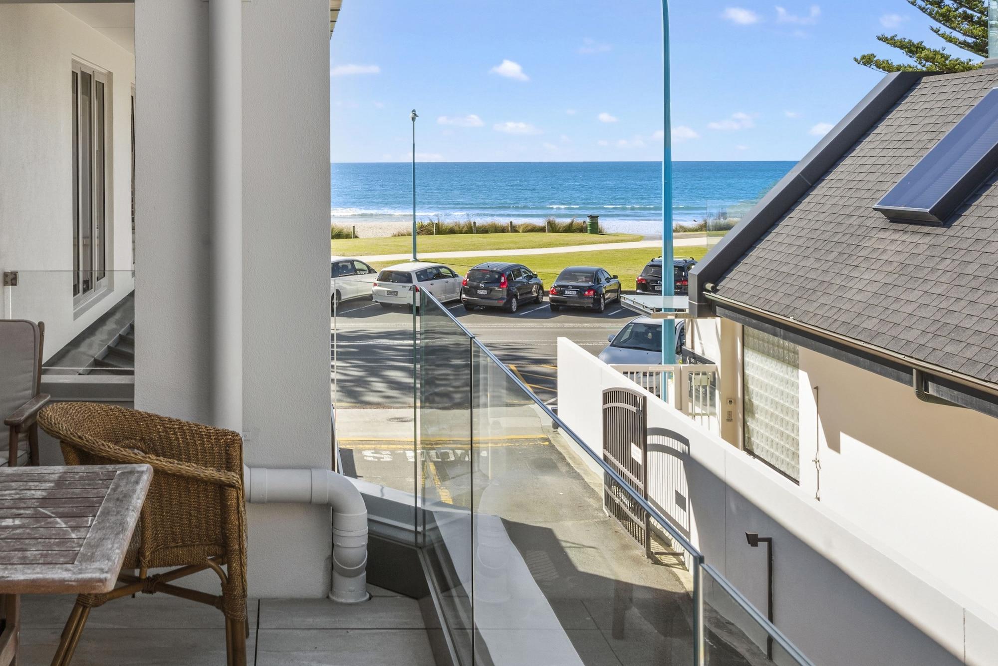 Pavilion Beachfront Apartments Mount Maunganui Extérieur photo